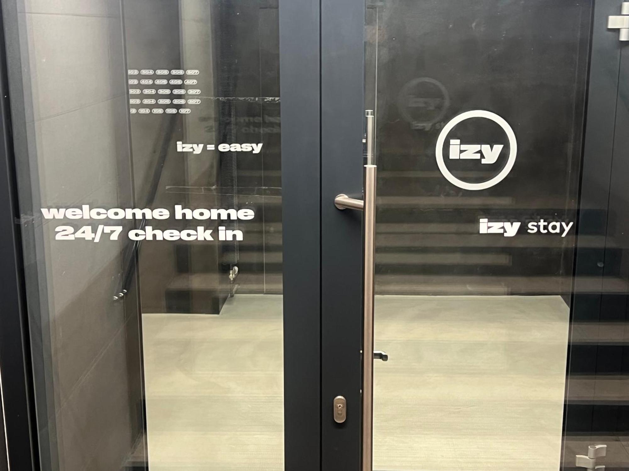 Izy Stay Hostel Pressburg Exterior foto
