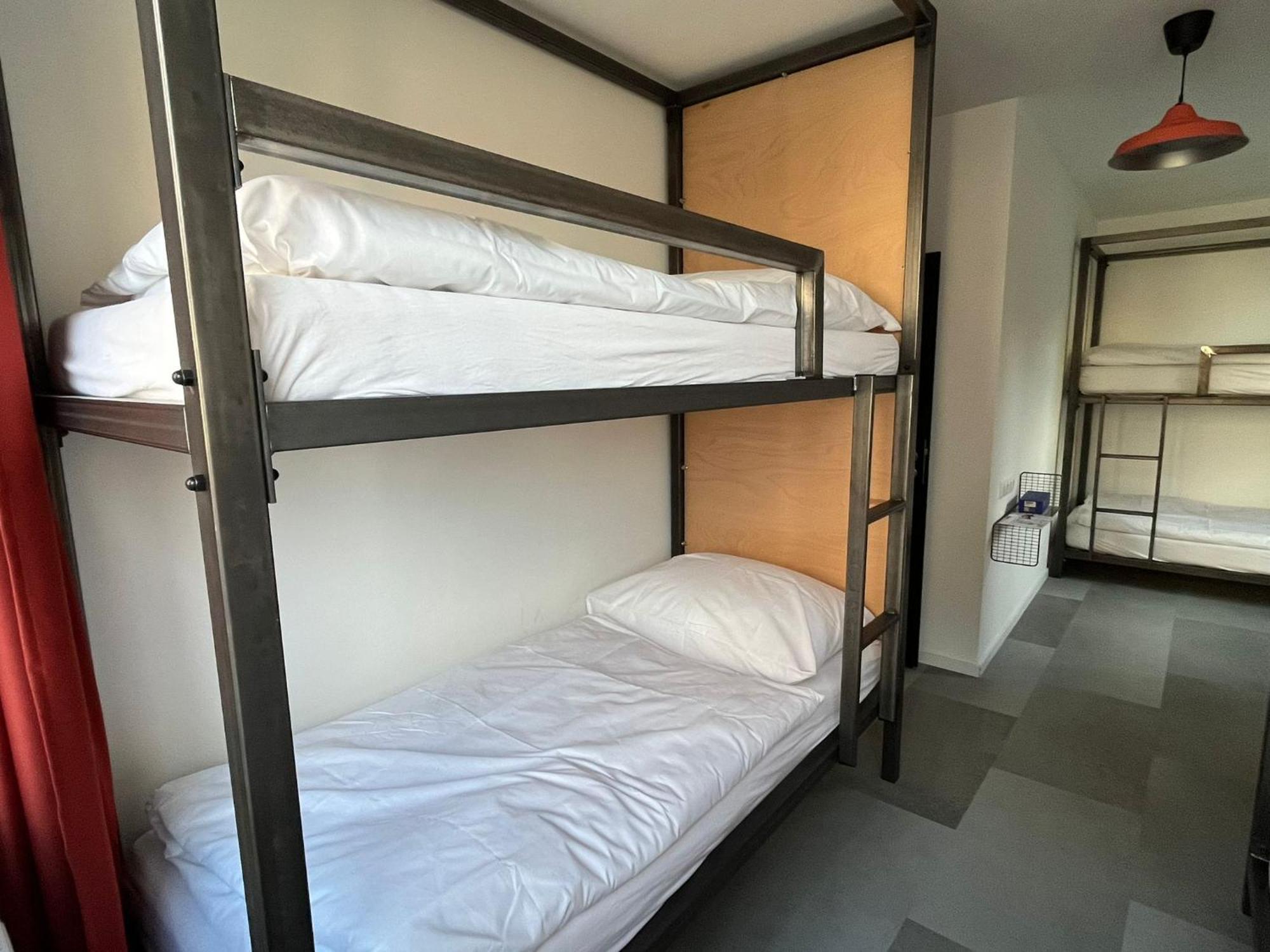 Izy Stay Hostel Pressburg Exterior foto