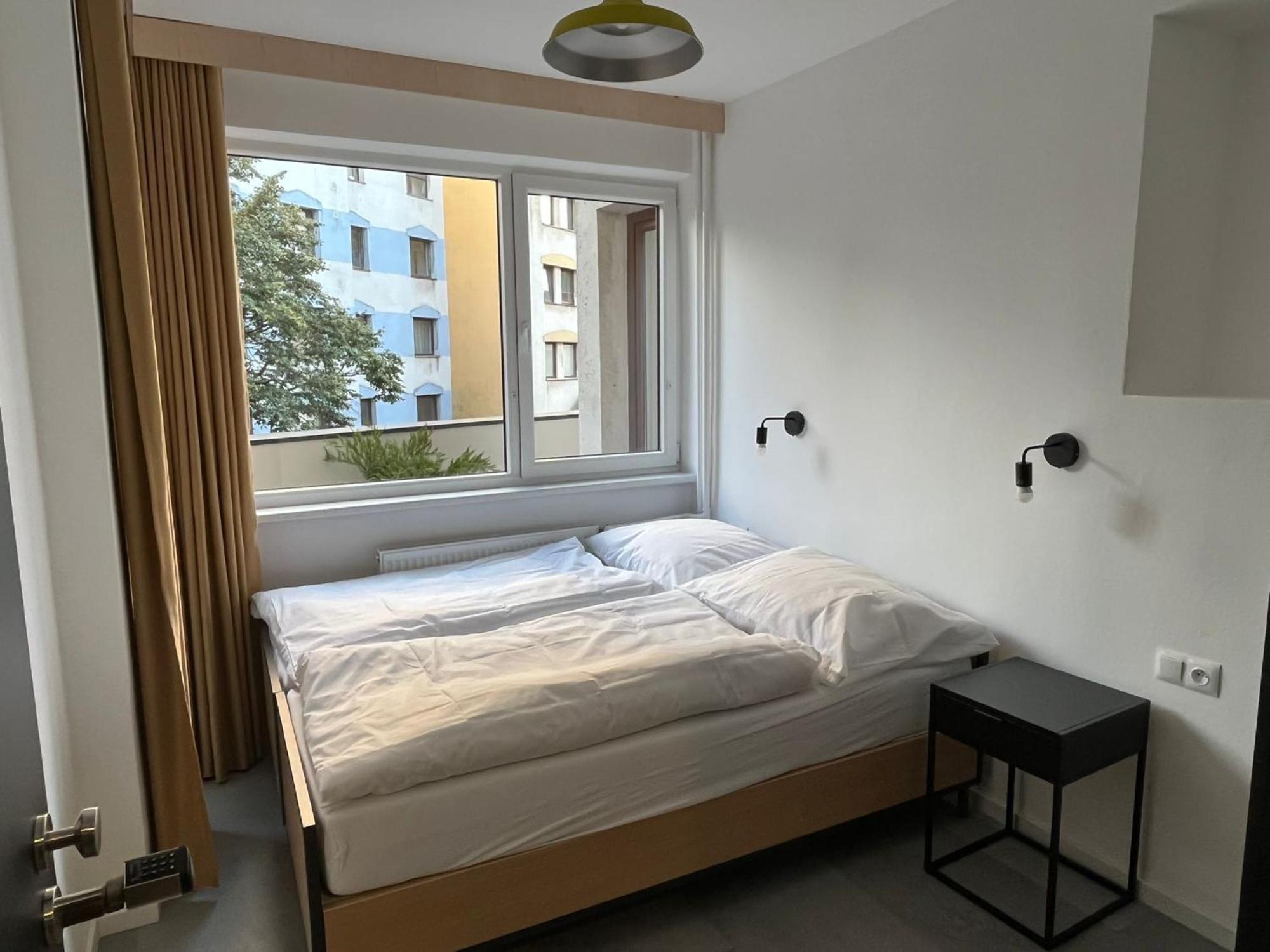 Izy Stay Hostel Pressburg Exterior foto