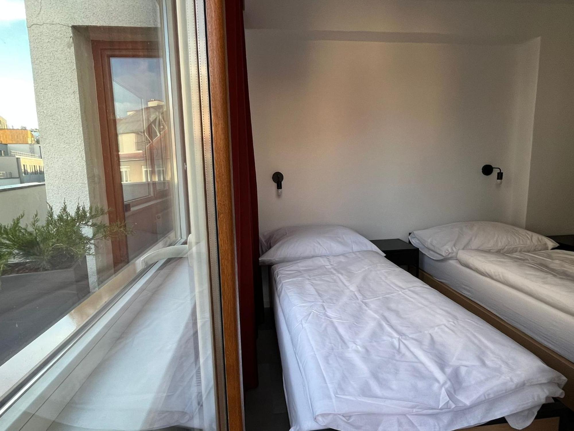 Izy Stay Hostel Pressburg Exterior foto