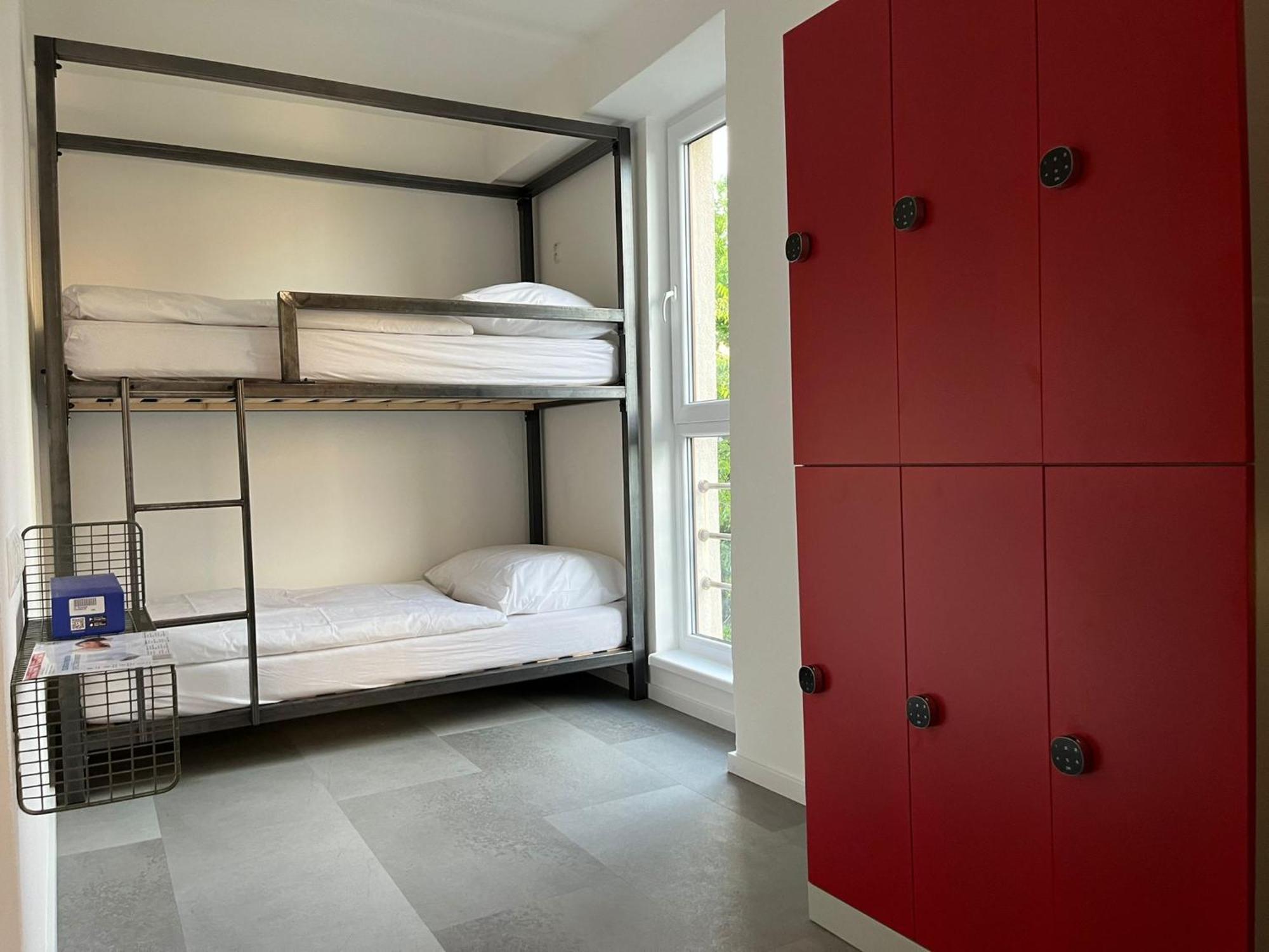 Izy Stay Hostel Pressburg Exterior foto