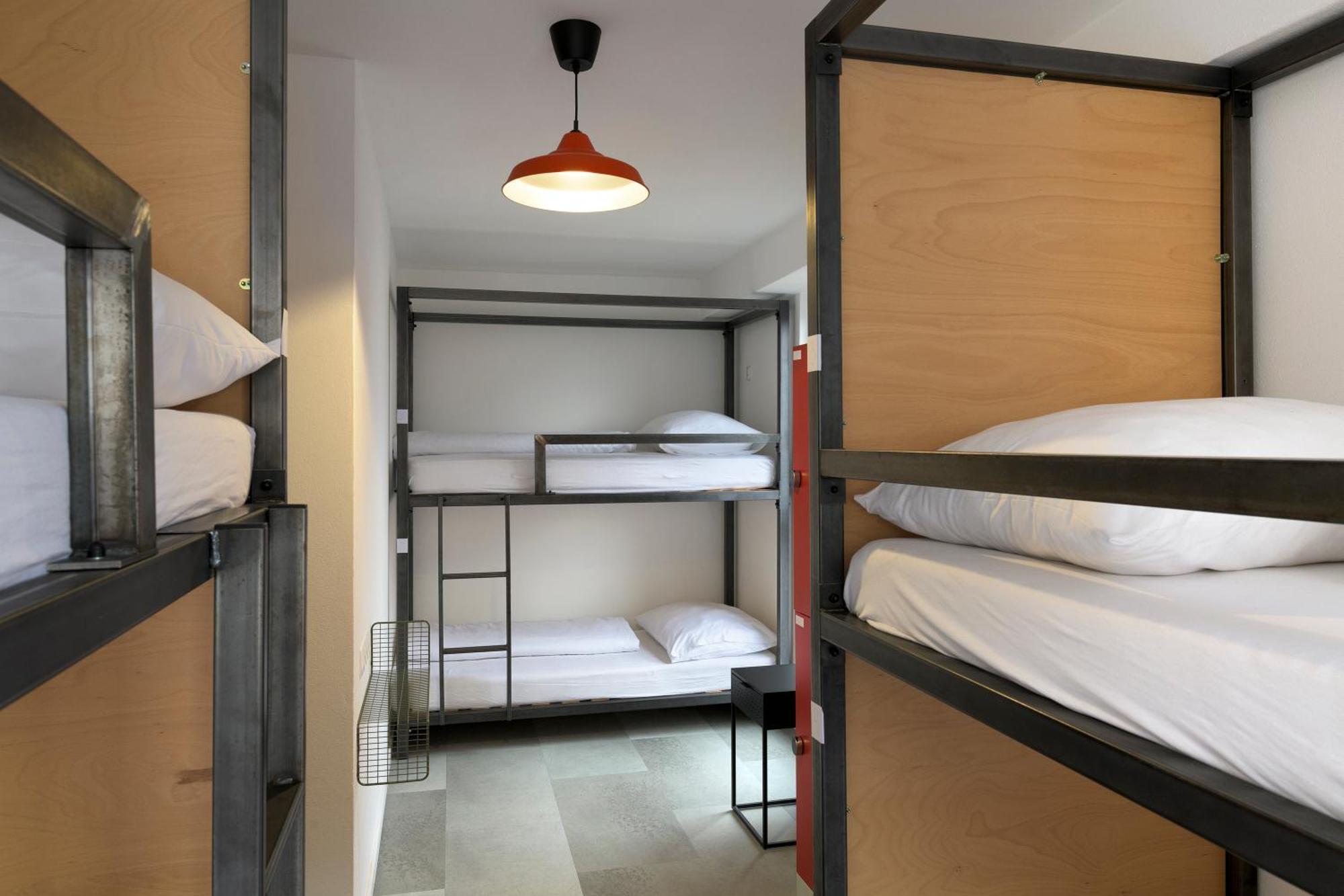 Izy Stay Hostel Pressburg Exterior foto