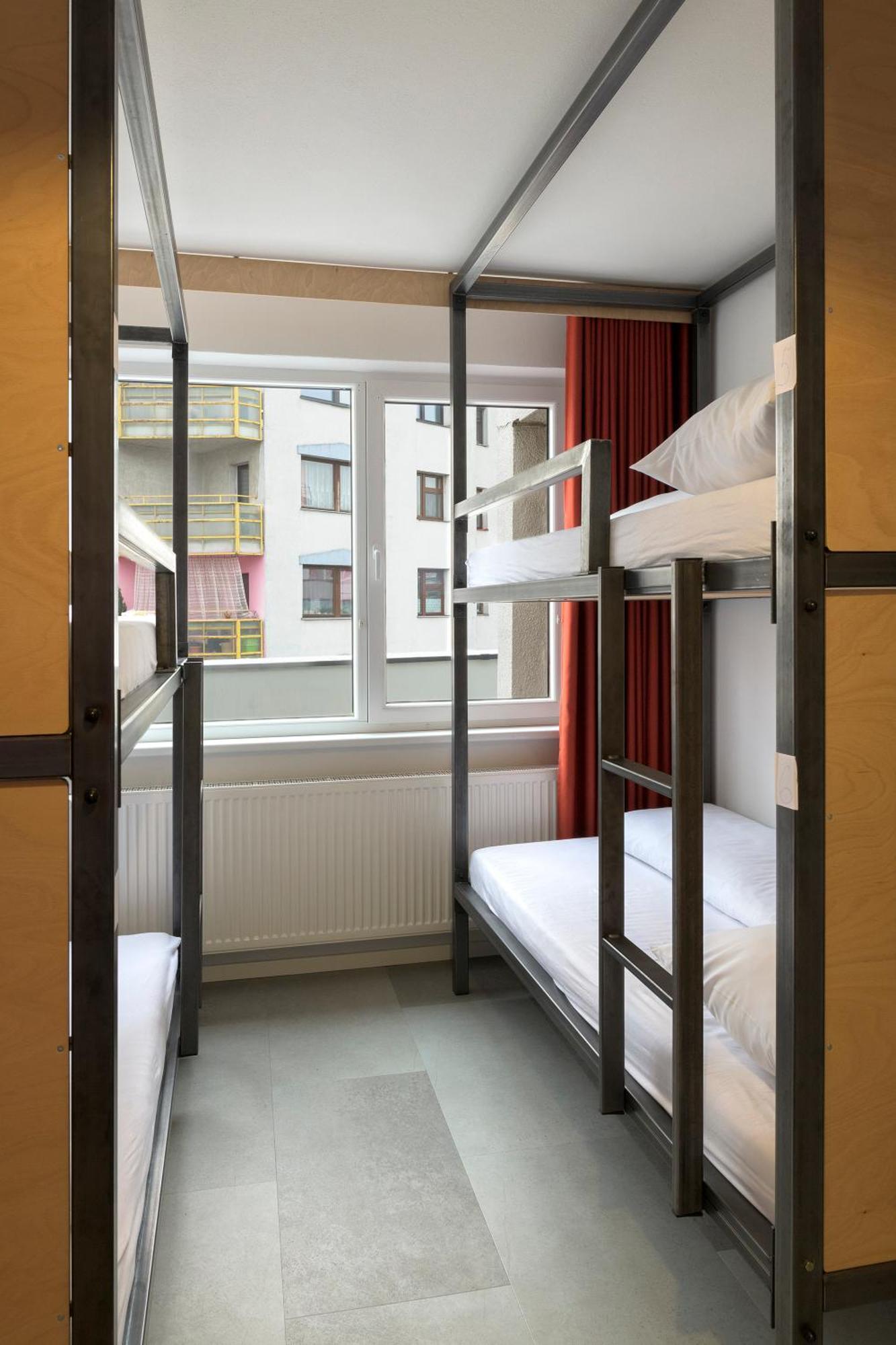 Izy Stay Hostel Pressburg Exterior foto