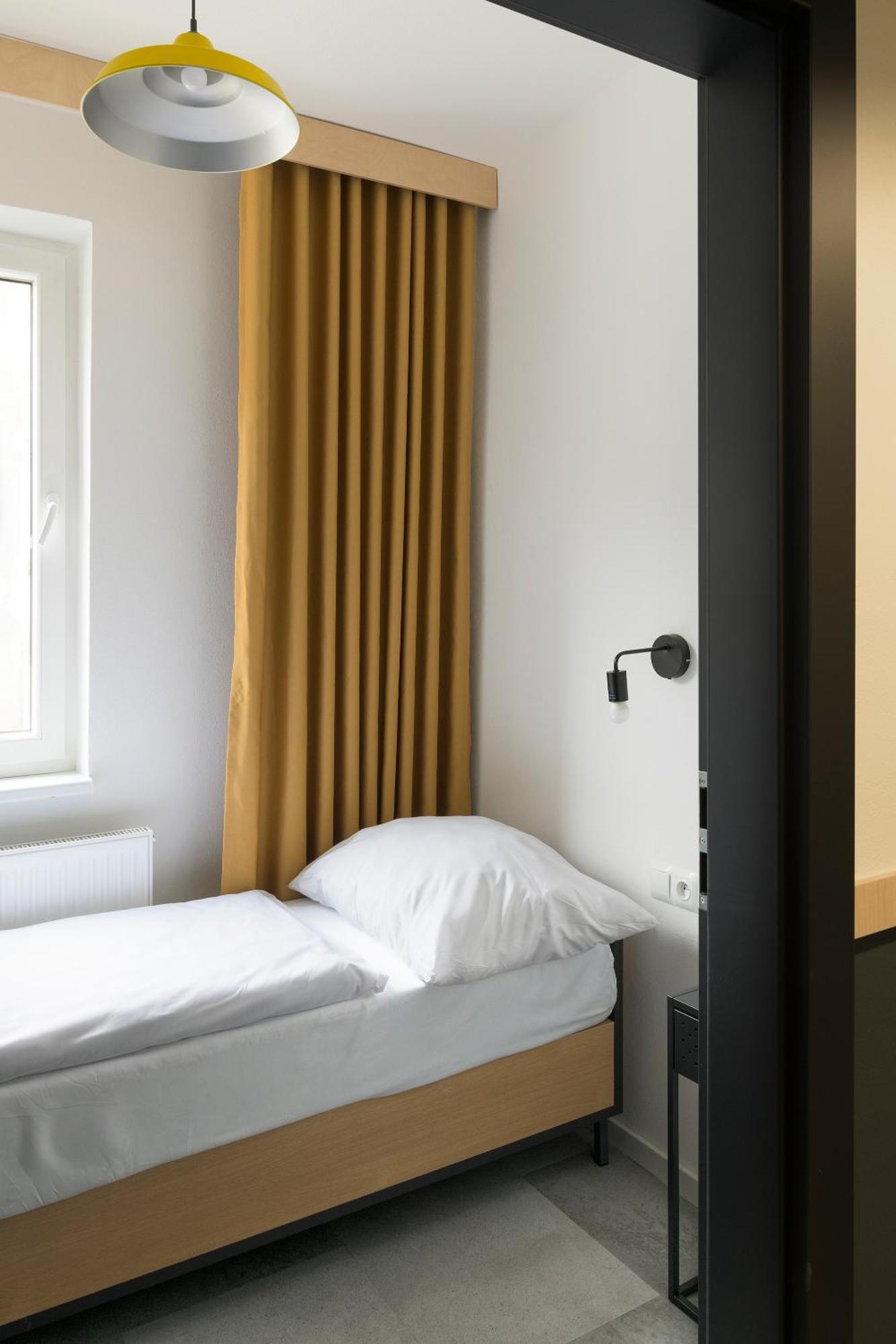 Izy Stay Hostel Pressburg Exterior foto