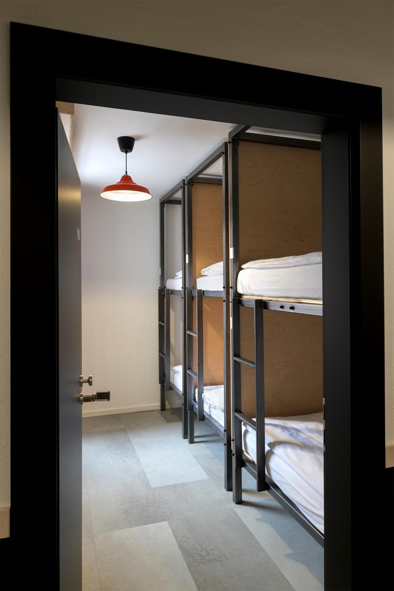 Izy Stay Hostel Pressburg Exterior foto